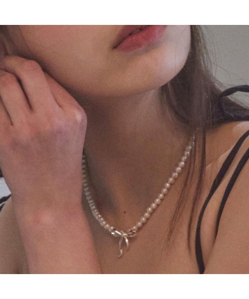 NUAVO(ヌアボ)の「Ribbon tie pearls(ネックレス・レディース・シルバー・FREE)」の5枚目の写真