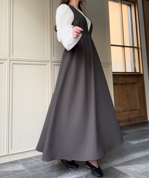 JUNOAH（ジュノア）の「Vネックギャザージャンパースカート（ジャンパースカート・レディース・チャコール/アイボリー/ブラック・X-LARGE/LARGE/MEDIUM）」の17枚目の写真