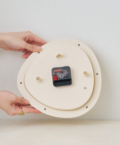 SAHIR（サヒール）の「【SAHIR サヒール】Silent Sweep Wall Clocks 掛け時計（掛け時計・レディース・ホワイト/ネイビー・0）」の5枚目の写真