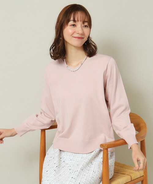 ITS'DEMO（イッツデモ）の「◆【通勤／薄手／手洗い可】ラメVネック天竺ニット（ニット/セーター・レディース・ブルー系その他/ピンク/オフホワイト/ライトグレー/ブラック・00）」の5枚目の写真