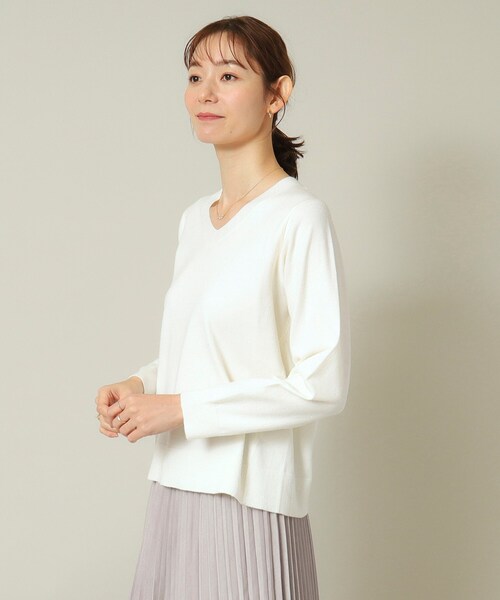 ITS'DEMO（イッツデモ）の「◆【通勤／薄手／手洗い可】ラメVネック天竺ニット（ニット/セーター・レディース・ブルー系その他/ピンク/オフホワイト/ライトグレー/ブラック・00）」の8枚目の写真