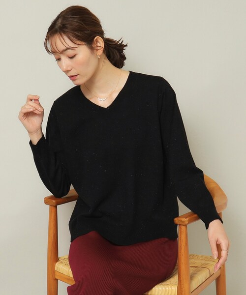 ITS'DEMO（イッツデモ）の「◆【通勤／薄手／手洗い可】ラメVネック天竺ニット（ニット/セーター・レディース・ブルー系その他/ピンク/オフホワイト/ライトグレー/ブラック・00）」の12枚目の写真