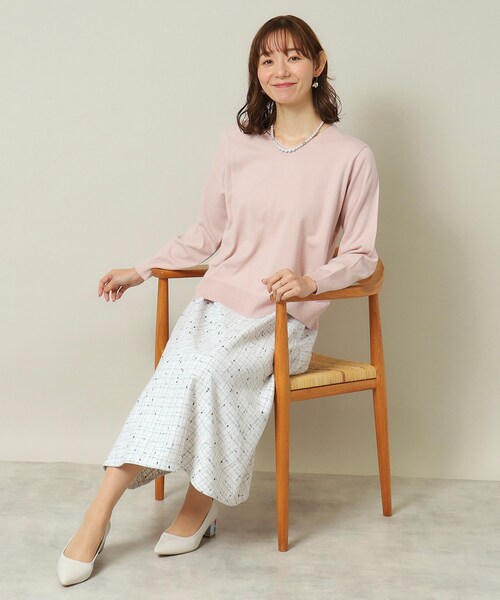 ITS'DEMO（イッツデモ）の「◆【通勤／薄手／手洗い可】ラメVネック天竺ニット（ニット/セーター・レディース・ブルー系その他/ピンク/オフホワイト/ライトグレー/ブラック・00）」の17枚目の写真