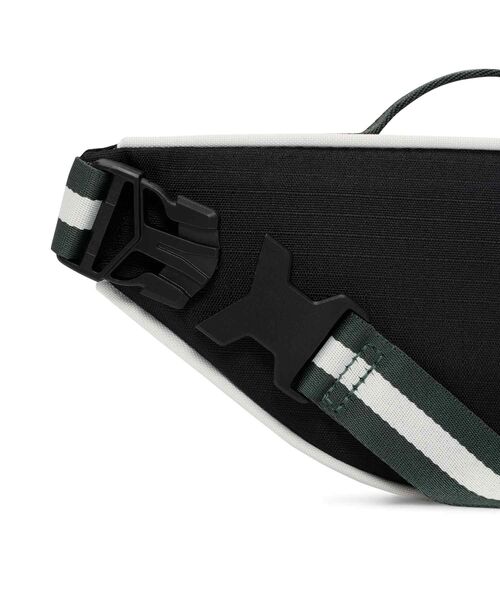 NIKE(ナイキ)の「ナイキ ヘリテージ レトロ ファニー パック (スモール、1L) / Nike Heritage Retro Fanny Pack (Small、1L) DR6266-013 Black(ボディバッグ/ウエストポーチ・レディース・ブラック系その他3・ONE SIZE)」の7枚目の写真