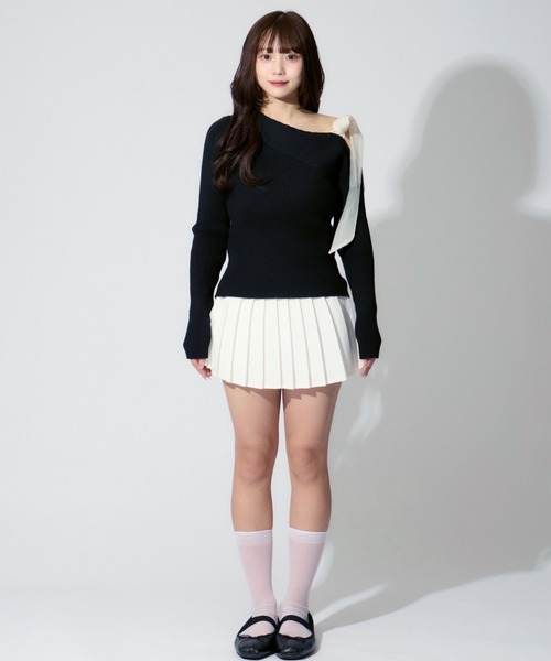 ALLuRing ChaRm(アリュリングチャーム)の「Shoulder Ribbon Tops / ショルダーリボントップス(シャツ/ブラウス・レディース・ブラック・FREE)」の3枚目の写真