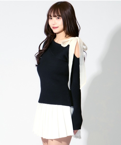 ALLuRing ChaRm(アリュリングチャーム)の「Shoulder Ribbon Tops / ショルダーリボントップス(シャツ/ブラウス・レディース・ブラック・FREE)」の5枚目の写真