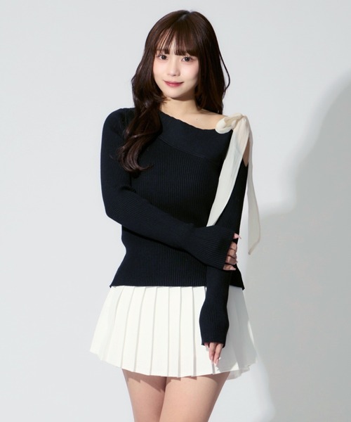 ALLuRing ChaRm(アリュリングチャーム)の「Shoulder Ribbon Tops / ショルダーリボントップス(シャツ/ブラウス・レディース・ブラック・FREE)」の7枚目の写真