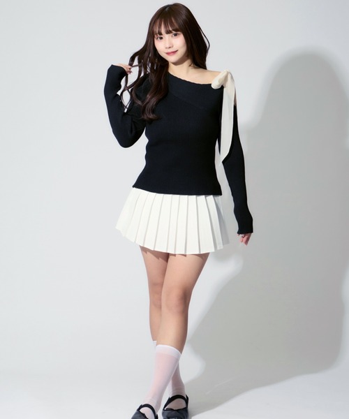 ALLuRing ChaRm(アリュリングチャーム)の「Shoulder Ribbon Tops / ショルダーリボントップス(シャツ/ブラウス・レディース・ブラック・FREE)」の10枚目の写真