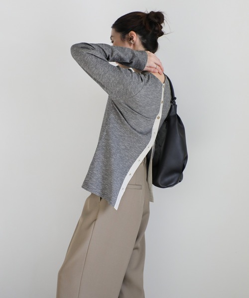 select MOCA（セレクトモカ）の「2WAYボタンデザインリブトップス（Tシャツ/カットソー・レディース・グレー/ブラック/アイボリー/ブラック系その他・FREE）」の11枚目の写真