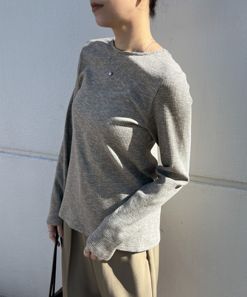 select MOCA（セレクトモカ）の「2WAYボタンデザインリブトップス（Tシャツ/カットソー・レディース・グレー/ブラック/アイボリー/ブラック系その他・FREE）」の16枚目の写真