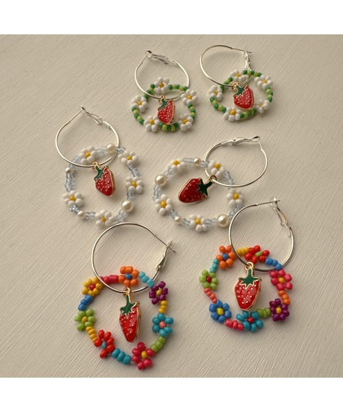 tone（トーン）の「【NAPIKO】いちご🍓ゆらゆら♡フープ型◇マルチ/ピアス(MA)（ピアス（両耳用）・レディース・マルチ・FREE）」の4枚目の写真