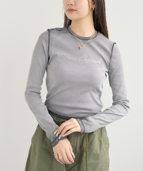 JOINT WORKS(ジョイントワークス)の「GUESS/ゲス GO RHINESTONE LONG SLEEVE TOP(Tシャツ/カットソー・レディース・ホワイト/ボルドー/ブラック・MEDIUM)」の1枚目の写真
