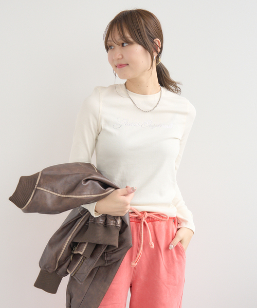 JOINT WORKS(ジョイントワークス)の「GUESS/ゲス GO RHINESTONE LONG SLEEVE TOP(Tシャツ/カットソー・レディース・ホワイト/ボルドー/ブラック・MEDIUM)」の8枚目の写真