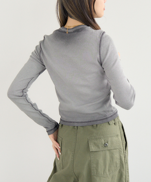 JOINT WORKS(ジョイントワークス)の「GUESS/ゲス GO RHINESTONE LONG SLEEVE TOP(Tシャツ/カットソー・レディース・ホワイト/ボルドー/ブラック・MEDIUM)」の20枚目の写真