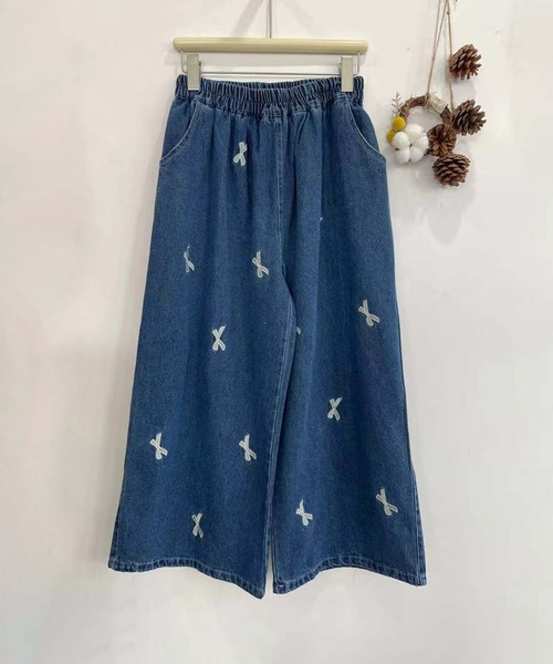 aimoha（アイモハ）の「刺繍デニムイージーパンツ（デニムパンツ・レディース・ライトブルー/ネイビー・FREE）」の2枚目の写真