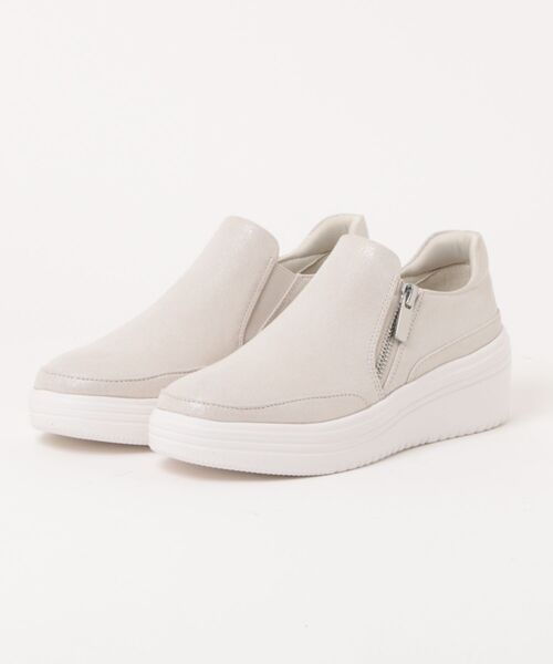 UnReef(アンリーフ)の「ジップアップスニーカー(スニーカー・レディース・シルバー/ブラック・22.5cm/23.5cm/24.5cm/23.0cm/24.0cm)」の2枚目の写真
