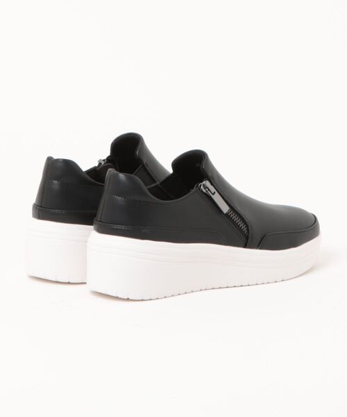 UnReef(アンリーフ)の「ジップアップスニーカー(スニーカー・レディース・シルバー/ブラック・22.5cm/23.5cm/24.5cm/23.0cm/24.0cm)」の3枚目の写真