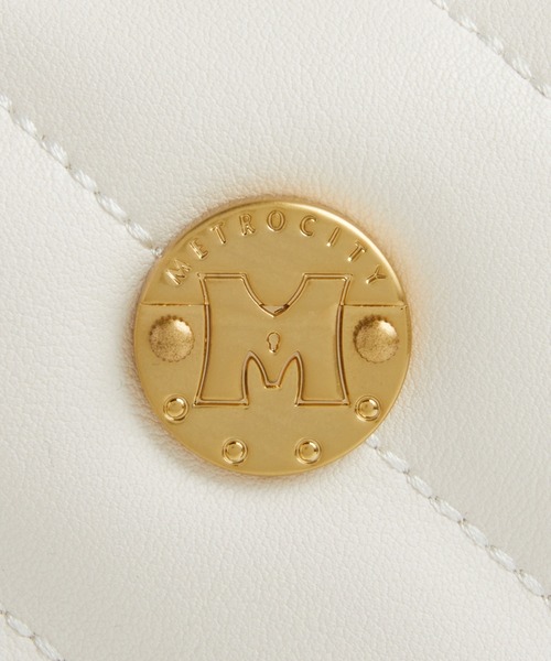 METROCITY(メトロシティ)の「【メトロシティ】牛革 カメラバッグ スモール(ショルダーバッグ・レディース・アイボリー/ブラック・FREE)」の7枚目の写真