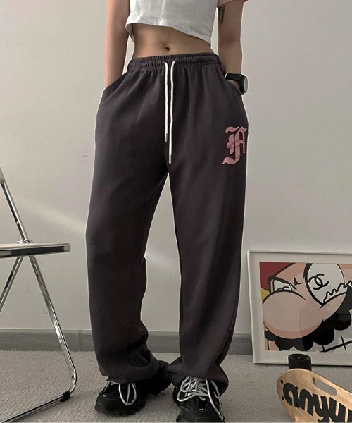 gossip!ロサンゼルス(ゴシップロサンゼルス)の「Y2K スウェットワイドパンツ ルームウェアパンツ(スウェットパンツ・レディース・グレー/ブラック・M/L)」の1枚目の写真