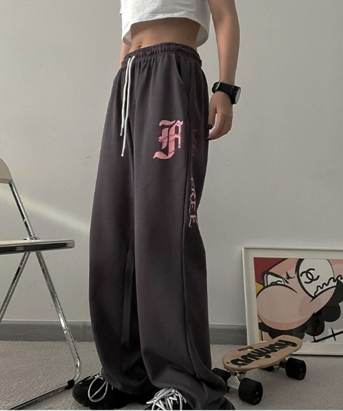 gossip!ロサンゼルス(ゴシップロサンゼルス)の「Y2K スウェットワイドパンツ ルームウェアパンツ(スウェットパンツ・レディース・グレー/ブラック・M/L)」の4枚目の写真