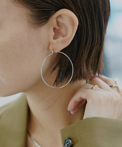 Omekashi（オメカシ）の「シンプルフープピアス（ピアス（両耳用）・レディース・ゴールド/シルバー・ONE SIZE）」の3枚目の写真