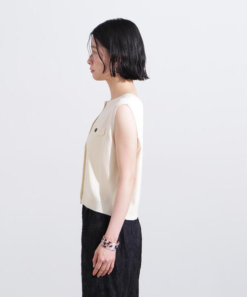 N.（N. Natural Beauty Basic）（エヌエヌナチュラルビューティーベーシック）の「総針コンパクトニットジレ（ベスト・レディース・オフホワイト/グリーン/ネイビー・MEDIUM）」の11枚目の写真
