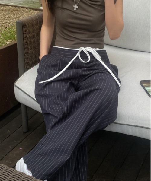 on:nue（オンニュ）の「【on:nue】[着用動画あり！/2色展開/2サイズ展開] ストライプレイヤードスラックスパンツ（スラックス・レディース・ネイビー/グレー・SMALL/MEDIUM）」の19枚目の写真