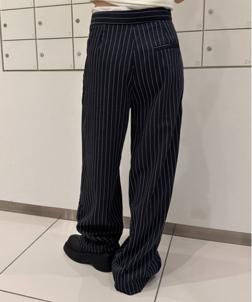 on:nue（オンニュ）の「【on:nue】[着用動画あり！/2色展開/2サイズ展開] ストライプレイヤードスラックスパンツ（スラックス・レディース・ネイビー/グレー・SMALL/MEDIUM）」の11枚目の写真