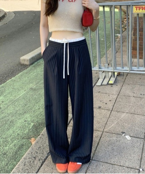 on:nue（オンニュ）の「【on:nue】[着用動画あり！/2色展開/2サイズ展開] ストライプレイヤードスラックスパンツ（スラックス・レディース・ネイビー/グレー・SMALL/MEDIUM）」の22枚目の写真