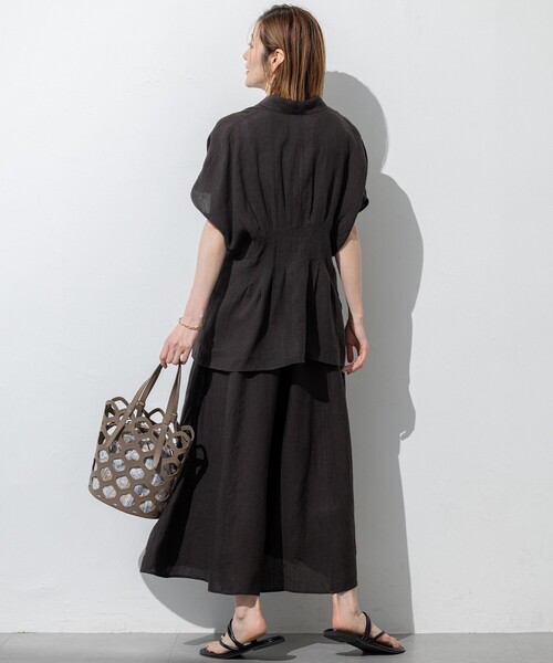 23区(ニジュウサンク)の「【洗える】LIBECOリネン タック デザイン シャツ(シャツ/ブラウス・レディース・ホワイト系/ダークブラウン系/スカイブルー系・38)」の10枚目の写真