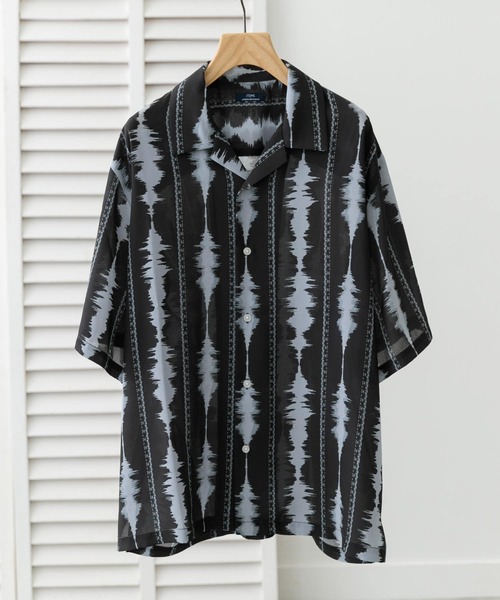 ITEMS URBANRESEARCH（アイテムズ アーバンリサーチ）の「デジタルストライププリント半袖シャツ（シャツ/ブラウス・メンズ・グレー/モカ/ブラック・LARGE/MEDIUM）」の2枚目の写真