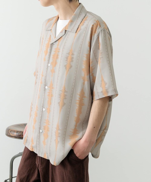 ITEMS URBANRESEARCH（アイテムズ アーバンリサーチ）の「デジタルストライププリント半袖シャツ（シャツ/ブラウス・メンズ・グレー/モカ/ブラック・LARGE/MEDIUM）」の7枚目の写真