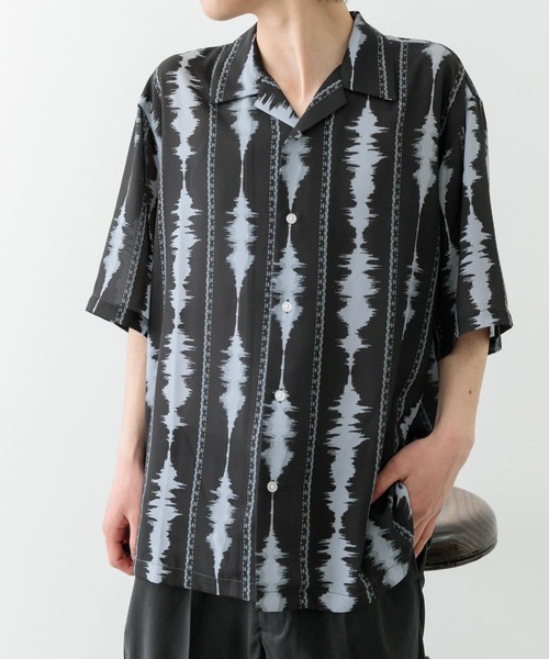 ITEMS URBANRESEARCH（アイテムズ アーバンリサーチ）の「デジタルストライププリント半袖シャツ（シャツ/ブラウス・メンズ・グレー/モカ/ブラック・LARGE/MEDIUM）」の12枚目の写真