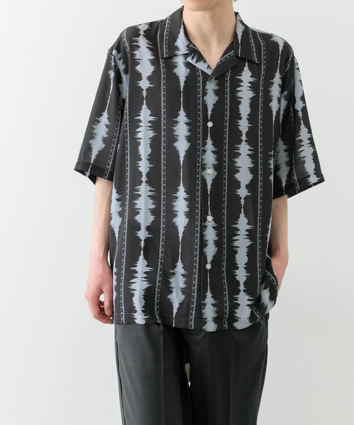 ITEMS URBANRESEARCH（アイテムズ アーバンリサーチ）の「デジタルストライププリント半袖シャツ（シャツ/ブラウス・メンズ・グレー/モカ/ブラック・LARGE/MEDIUM）」の13枚目の写真