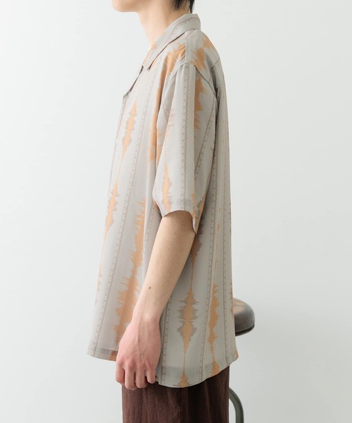 ITEMS URBANRESEARCH（アイテムズ アーバンリサーチ）の「デジタルストライププリント半袖シャツ（シャツ/ブラウス・メンズ・グレー/モカ/ブラック・LARGE/MEDIUM）」の19枚目の写真