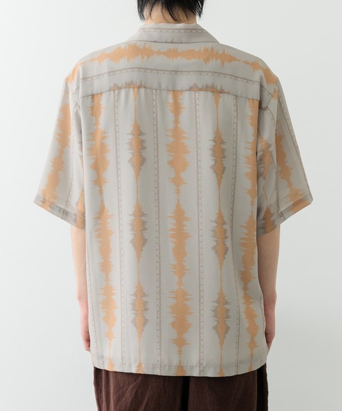 ITEMS URBANRESEARCH（アイテムズ アーバンリサーチ）の「デジタルストライププリント半袖シャツ（シャツ/ブラウス・メンズ・グレー/モカ/ブラック・LARGE/MEDIUM）」の20枚目の写真