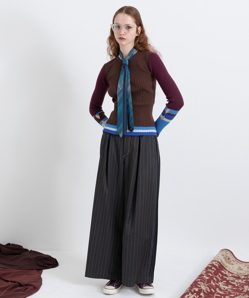 AULA AILA（アウラアイラ）の「ボーダースリーブリブニット（ニット/セーター・レディース・オフホワイト/ブラック/ブラウン/レッド・0）」の18枚目の写真