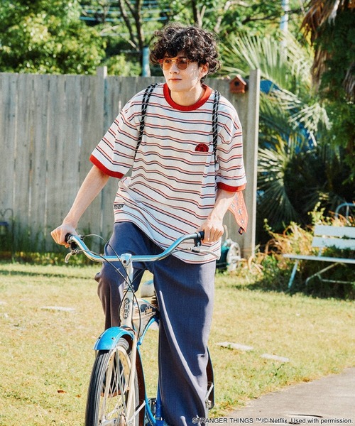 niko and...(ニコアンド)の「【STRANGER THINGS】コラボ ボーダーTシャツ(Tシャツ/カットソー・メンズ・イエロー/ブルー/オフホワイト・LARGE/MEDIUM)」の4枚目の写真