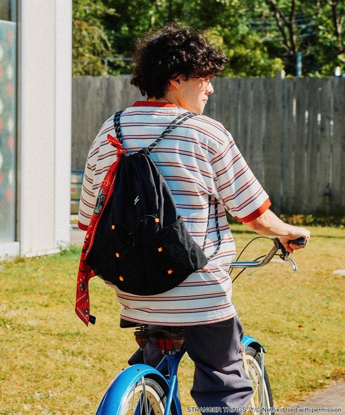 niko and...(ニコアンド)の「【STRANGER THINGS】コラボ ボーダーTシャツ(Tシャツ/カットソー・メンズ・イエロー/ブルー/オフホワイト・LARGE/MEDIUM)」の5枚目の写真