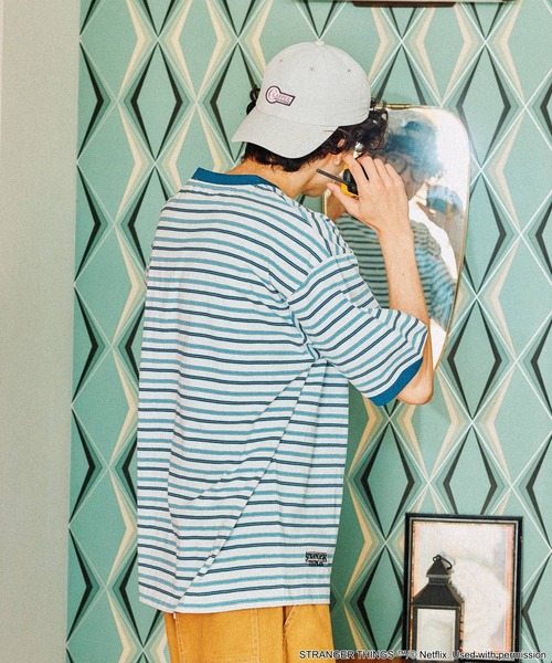 niko and...(ニコアンド)の「【STRANGER THINGS】コラボ ボーダーTシャツ(Tシャツ/カットソー・メンズ・イエロー/ブルー/オフホワイト・LARGE/MEDIUM)」の20枚目の写真