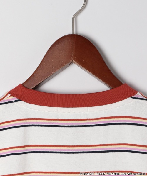 niko and...(ニコアンド)の「【STRANGER THINGS】コラボ ボーダーTシャツ(Tシャツ/カットソー・メンズ・イエロー/ブルー/オフホワイト・LARGE/MEDIUM)」の7枚目の写真