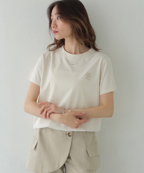 CLEIO(クレイオ)の「【CLEIO】ロゴ刺繍コットンTシャツ LOGO EMBROIDERED COTTON T-SHIRT/980-13616(Tシャツ/カットソー・レディース・ベージュ/ネイビー/アイボリー・FREE)」の2枚目の写真