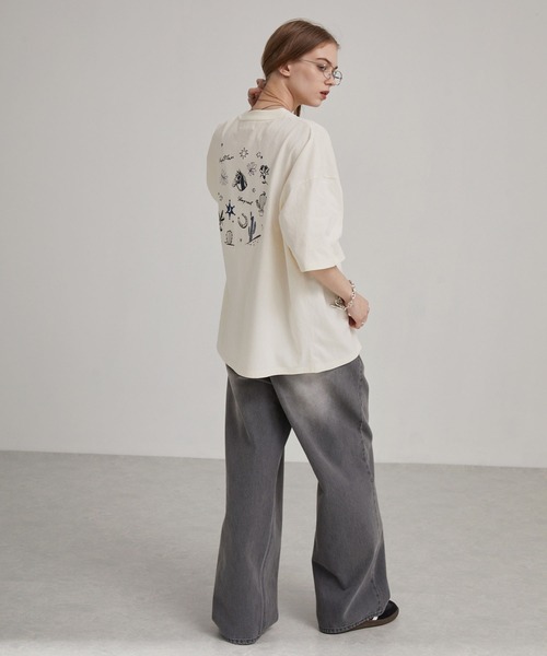 EMMA CLOTHES（エマクローズ）の「ヴィンテージライク ピグメント加工 フラワーグラフィックプリント オーバーサイズ半袖Tシャツ（Tシャツ/カットソー・レディース・ブラック系1/ブラック系/ホワイト系/ホワイト系1/ネイビー系・M/L）」の14枚目の写真