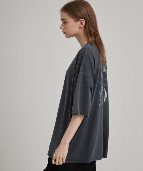 EMMA CLOTHES（エマクローズ）の「ヴィンテージライク ピグメント加工 フラワーグラフィックプリント オーバーサイズ半袖Tシャツ（Tシャツ/カットソー・レディース・ブラック系1/ブラック系/ホワイト系/ホワイト系1/ネイビー系・M/L）」の21枚目の写真