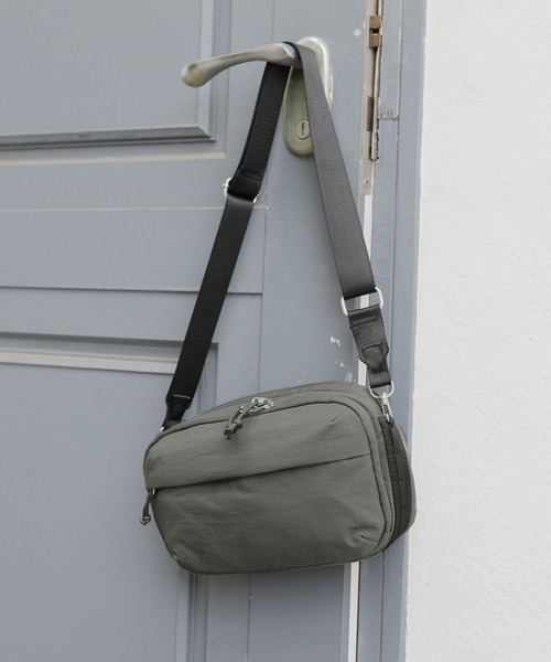 GLOBAL WORK（グローバルワーク）の「撥水ボトルインショルダー/494022（ショルダーバッグ・メンズ・ブラック系/グレー/ベージュ・ONE SIZE）」の21枚目の写真