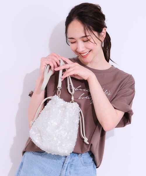 SHOO・LA・RUE（シューラルー）の「スパンコール巾着ショルダーバッグ（ショルダーバッグ・レディース・ブラック/シルバー/オフホワイト・00）」の17枚目の写真