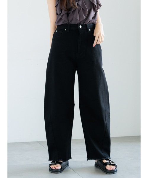 Te chichi（テチチ）の「カーブデニムシルエットパンツ（デニムパンツ・レディース・ネイビー/ブラック・マルチサイズ）」の2枚目の写真