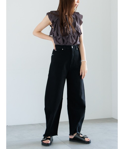 Te chichi（テチチ）の「カーブデニムシルエットパンツ（デニムパンツ・レディース・ネイビー/ブラック・マルチサイズ）」の3枚目の写真