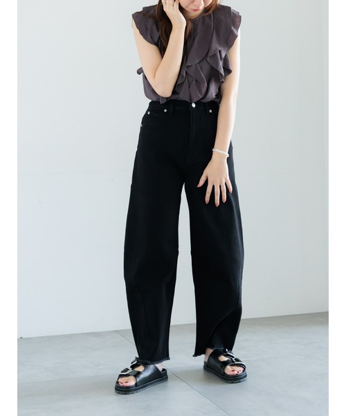 Te chichi（テチチ）の「カーブデニムシルエットパンツ（デニムパンツ・レディース・ネイビー/ブラック・マルチサイズ）」の4枚目の写真