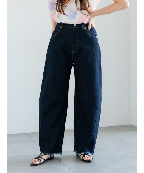 Te chichi（テチチ）の「カーブデニムシルエットパンツ（デニムパンツ・レディース・ネイビー/ブラック・マルチサイズ）」の8枚目の写真